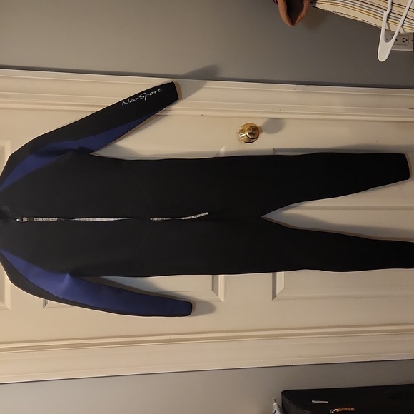 Wetsuit - Picture 1 of 7